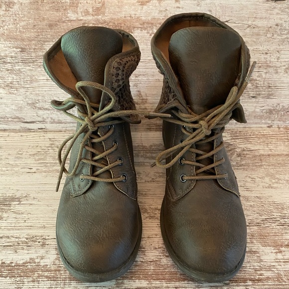 Brown Ankle Boots with Laces and Lace Design - Picture 2 of 8